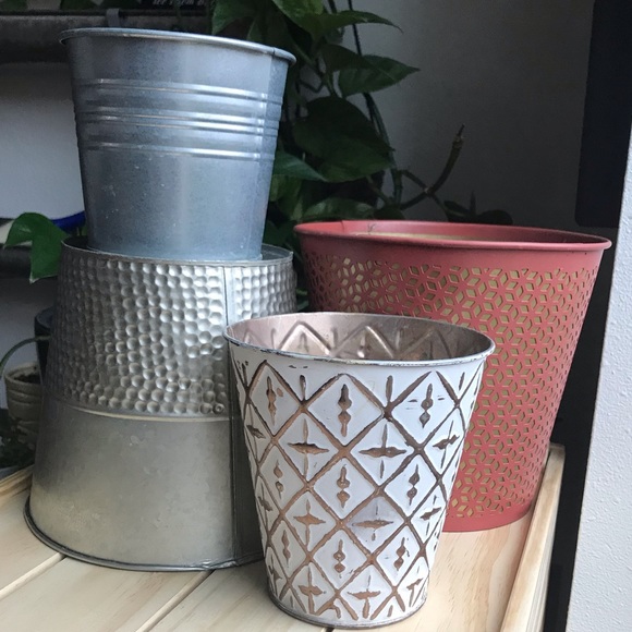 Other - 4 pc metal planters